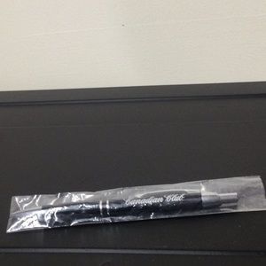 New Canadian club pen